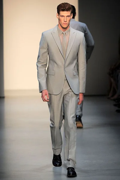 Look 15